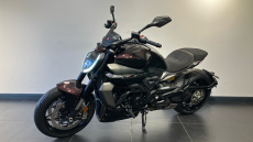 Ducati X Diavel V4 Burning Red (25MY)